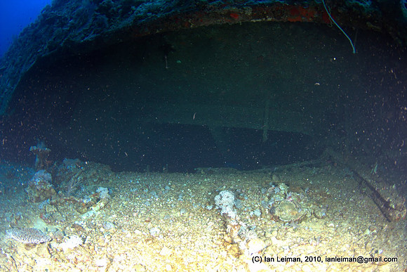divetime 4:30, depth 32m, at the cargo holds