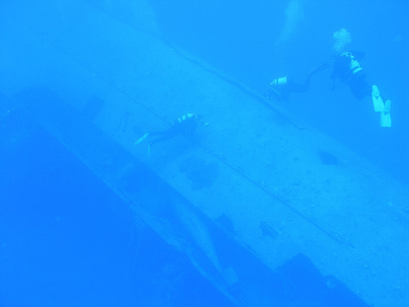 "Miniya" wreck, as seen from the ascent line at depth of 14 m (deep stop), the wreck being at 27...20 m