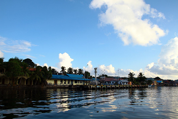 Banda Neiran satama