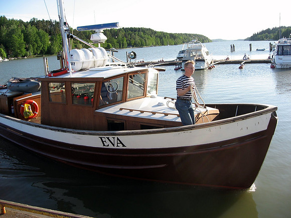 "Eva", a live aboard diving boat, based in Kaarina. Accomodates 8 divers. Equipped with kitchen, sauna and compressor etc...