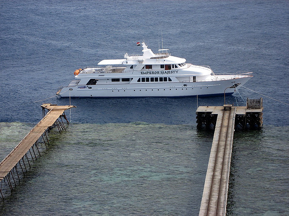 M/Y Emperor Majesty at Daedalus Reef, moored at the lighthouse jetty