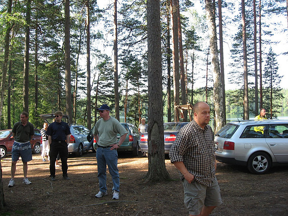 "Parkkipaikka", tätä pidemmälle ei ilman nelivetoa päässyt. Paikalla myös partiolaisleiri