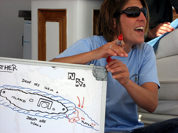 Big Brother Island, Fefe briefs in the afternoon at the sun deck of E. Majesty