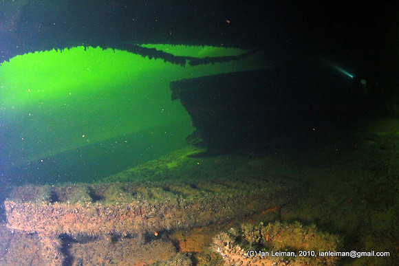cargo hold 4, light coming above
